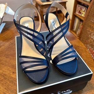 Nina Vitalia Navy heels